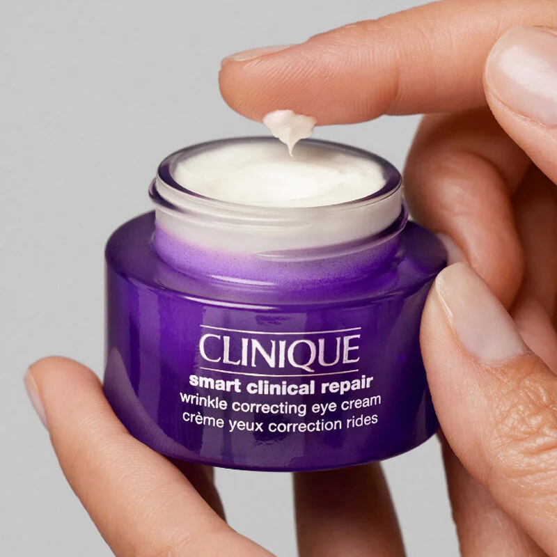 Obtenez un regard plus lisse et jeune avec Clinique Smart Cl 2