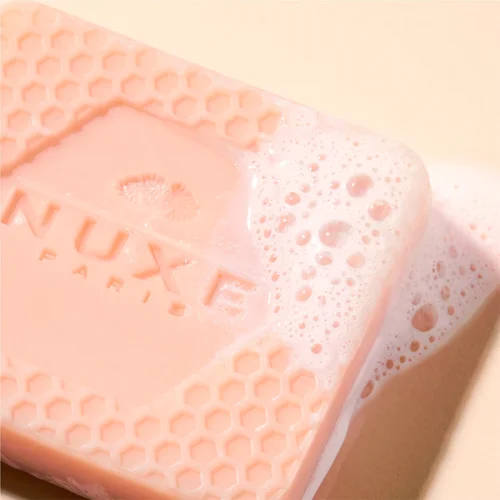 Obtenez des cheveux soyeux et doux avec Nuxe Rêve de Miel 4