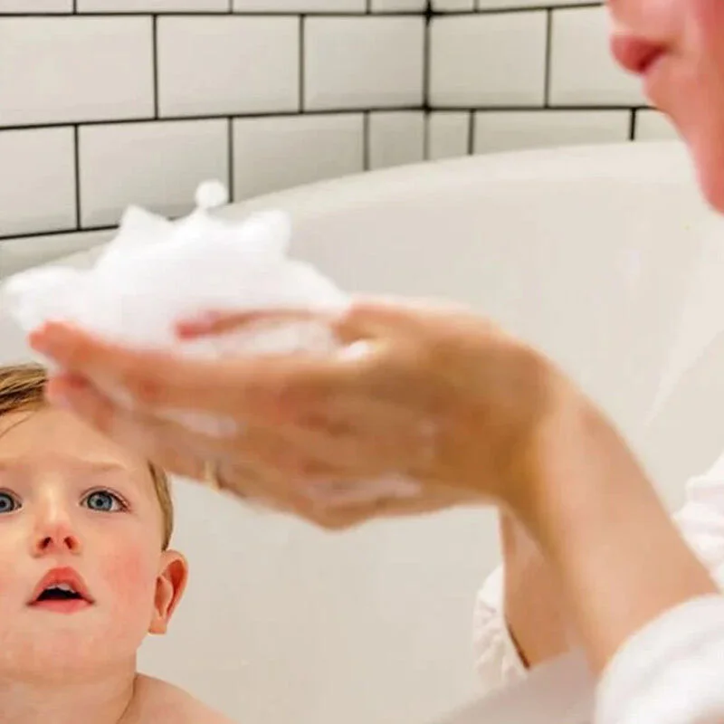 Offrez un nettoyage doux et protecteur à la peau de bébé 3