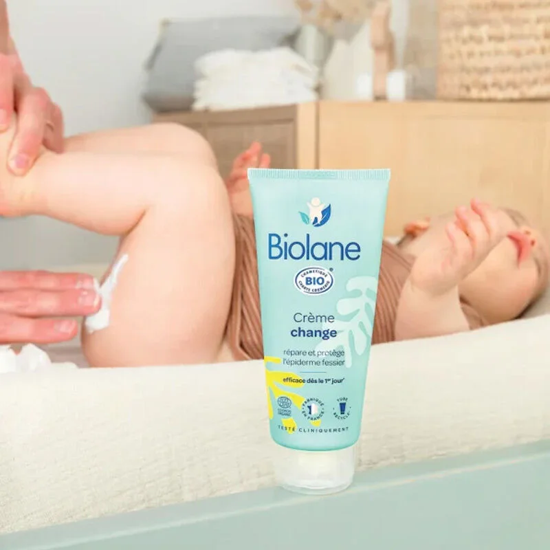 Protégez la peau sensible de bébé avec la Crème Biolane Bio 4