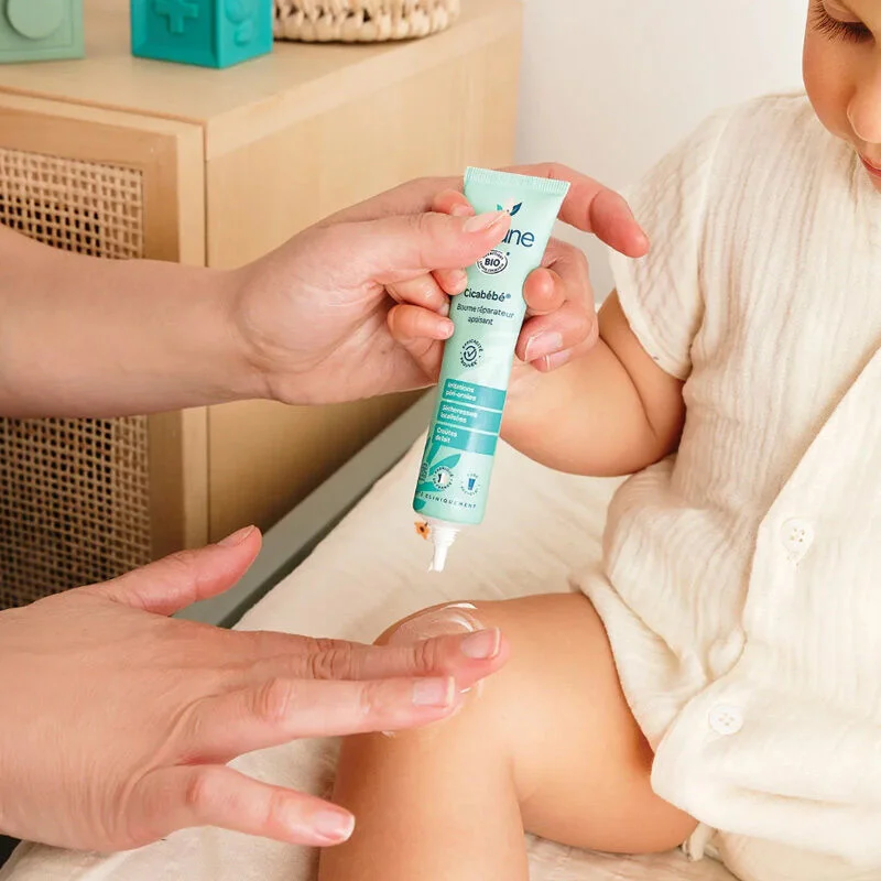 Apaisez la Peau Sèche de Bébé avec le Baume Cicabébé Biolane 3
