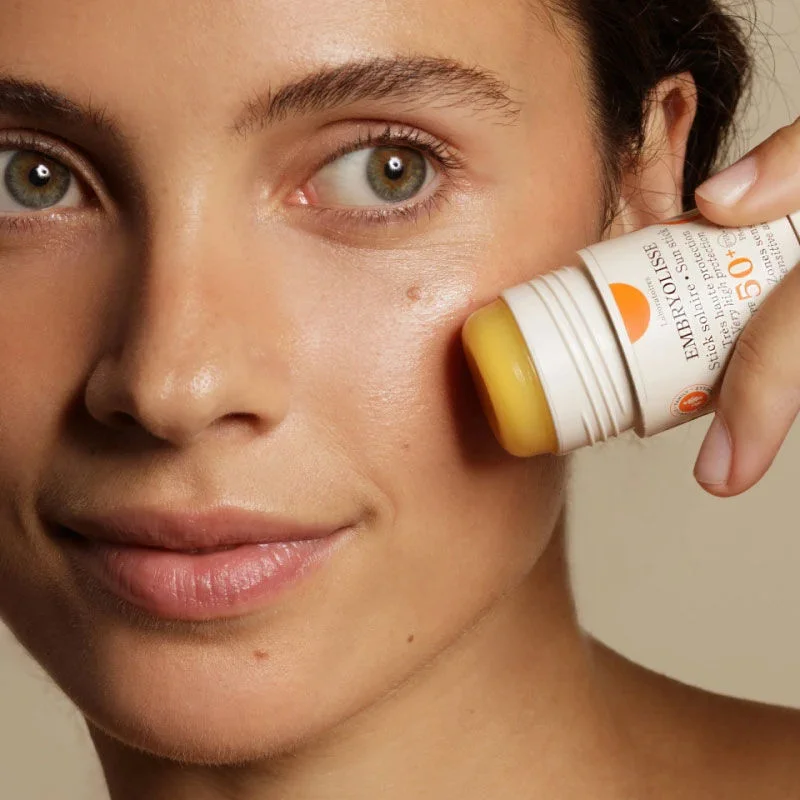 Protégez & Illuminez: Stick Solaire SPF 50 Embryolisse 3