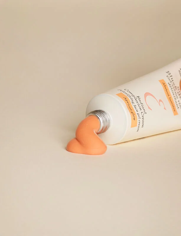 Obtenez un teint éclatant et repulpé avec Embryolisse 3