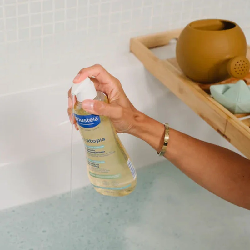 Hydratez et apaisez les peaux très sèches avec Mustela Stela 3