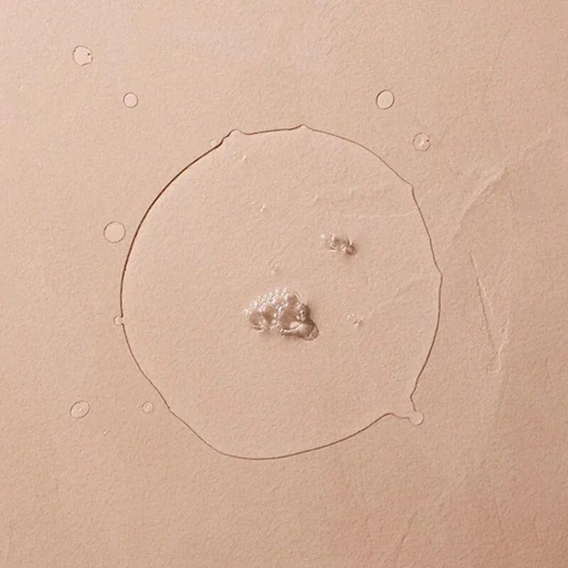 Apaisez et nettoyez la peau sensible de bébé avec Mustela 2