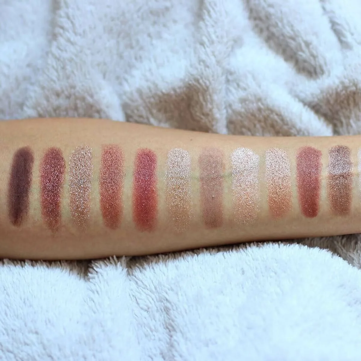 Créez des looks captivants avec la palette Maybelline Burgun 4
