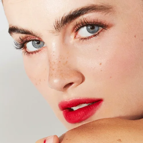 Obtenez des cils longs et volumineux avec 1944 Paris Mascara 3
