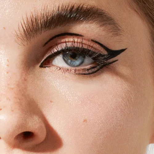 Obtenez un regard précis et durable avec l'Eyeliner La Plume 3