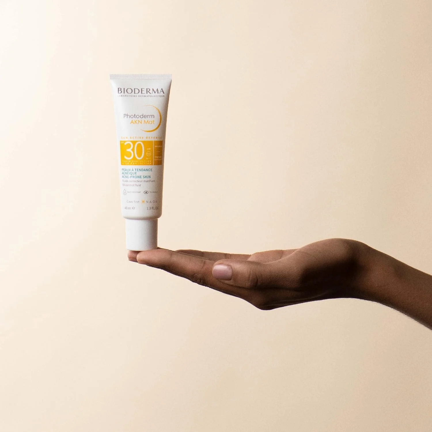 Protégez & Matifiez : Crème Solaire Bioderma Photoderm AKN M 4