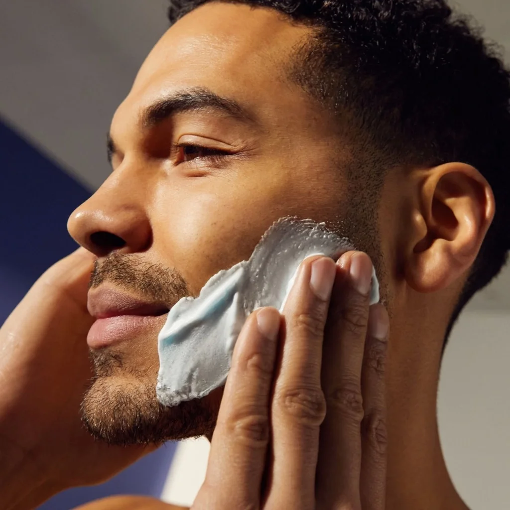 Profitez d'un rasage doux et protégé avec Nivea Men Gel 5