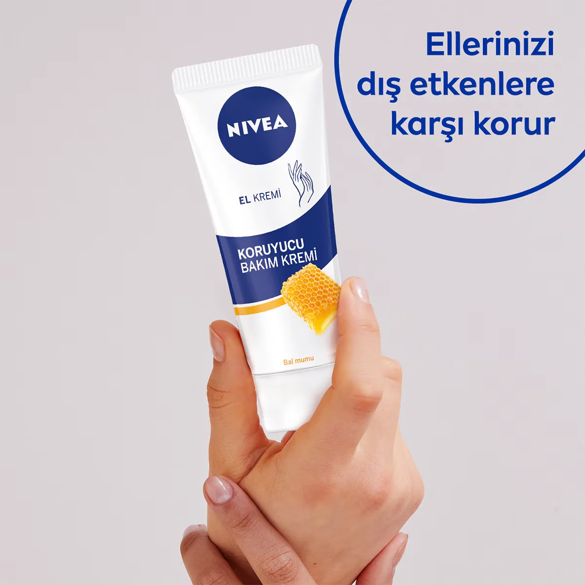 Découvrez une peau douce et protégée avec la Crème Nivea 2