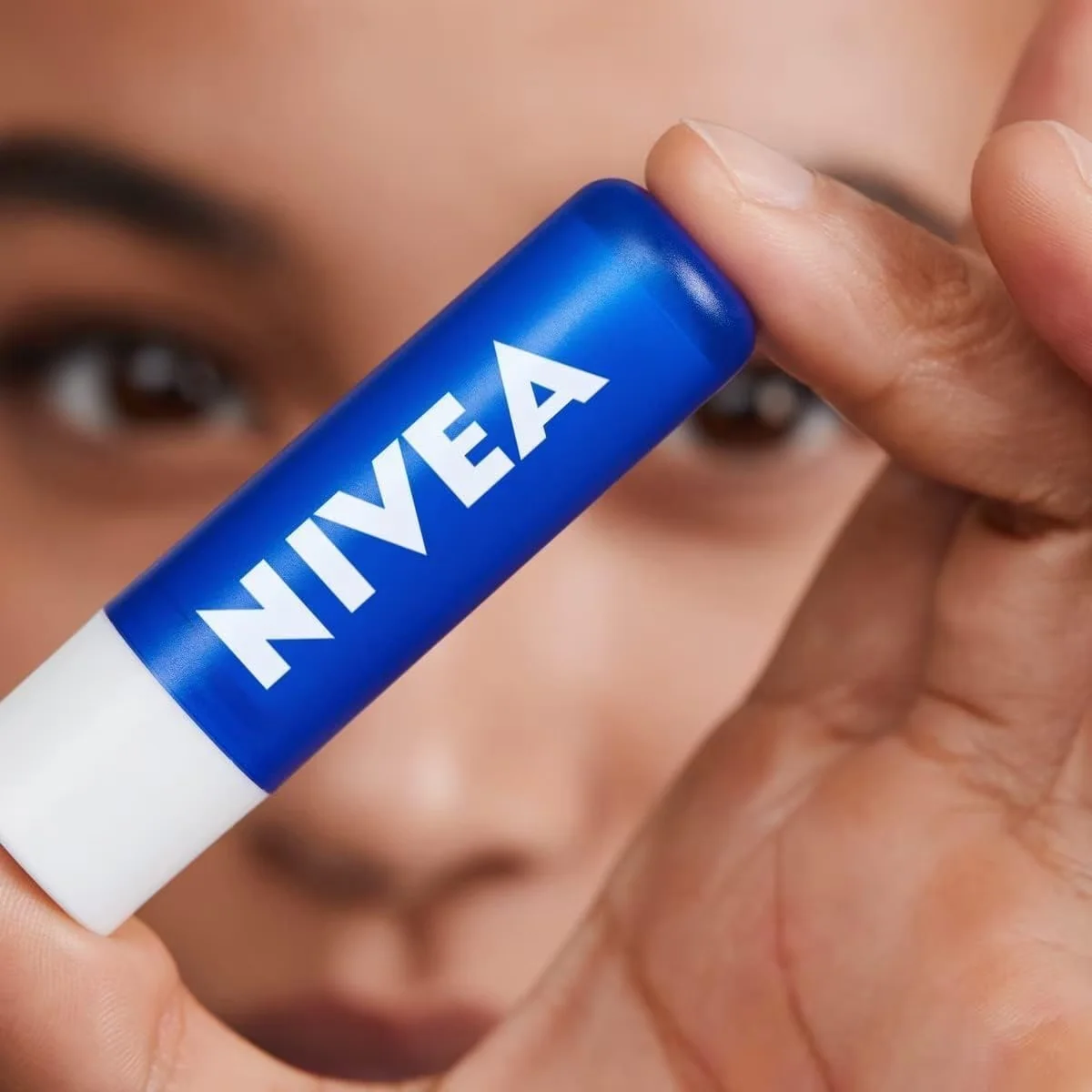 Obtenez des lèvres douces et protégées avec Nivea Soin Essen 3