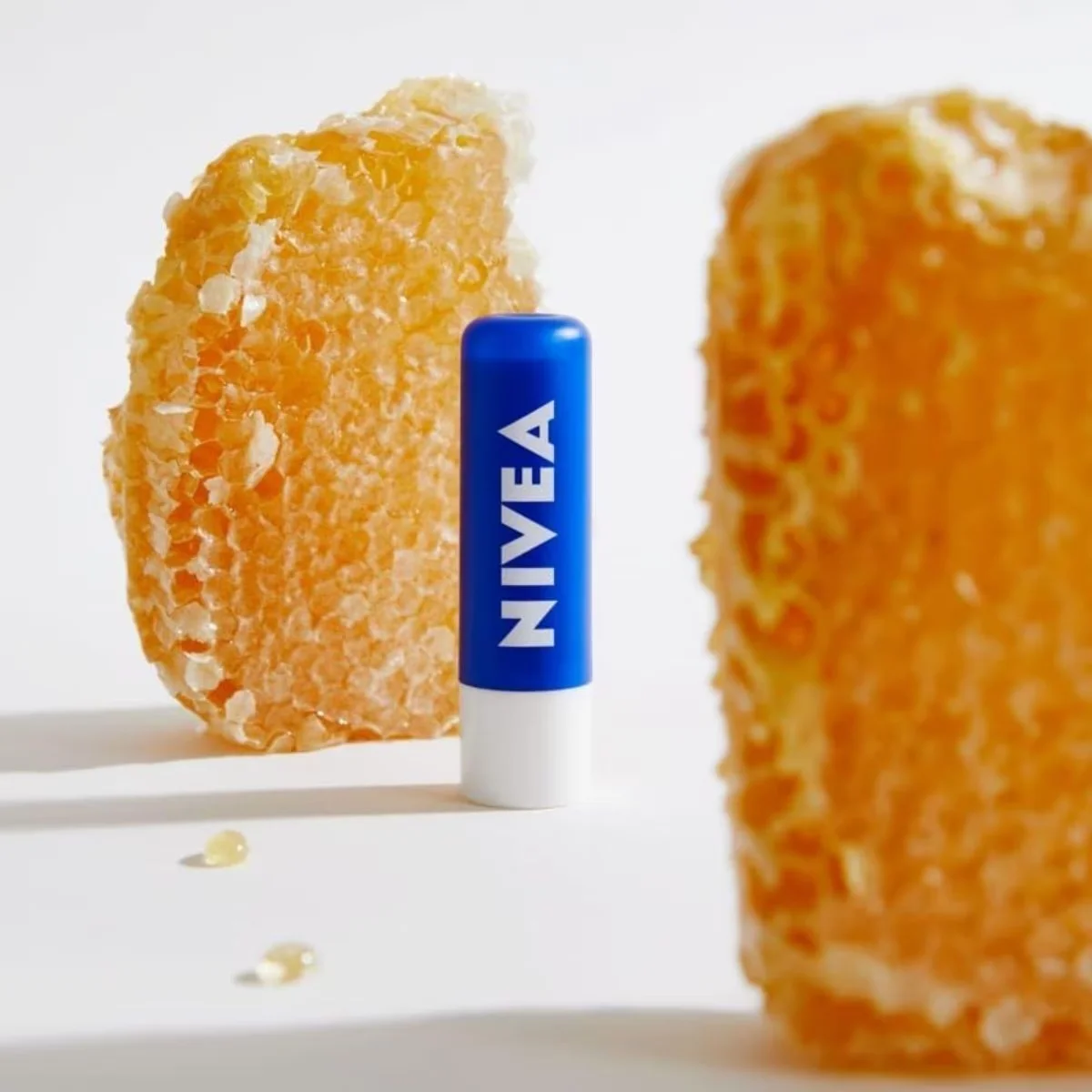 Obtenez des lèvres douces et protégées avec Nivea Soin Essen 4