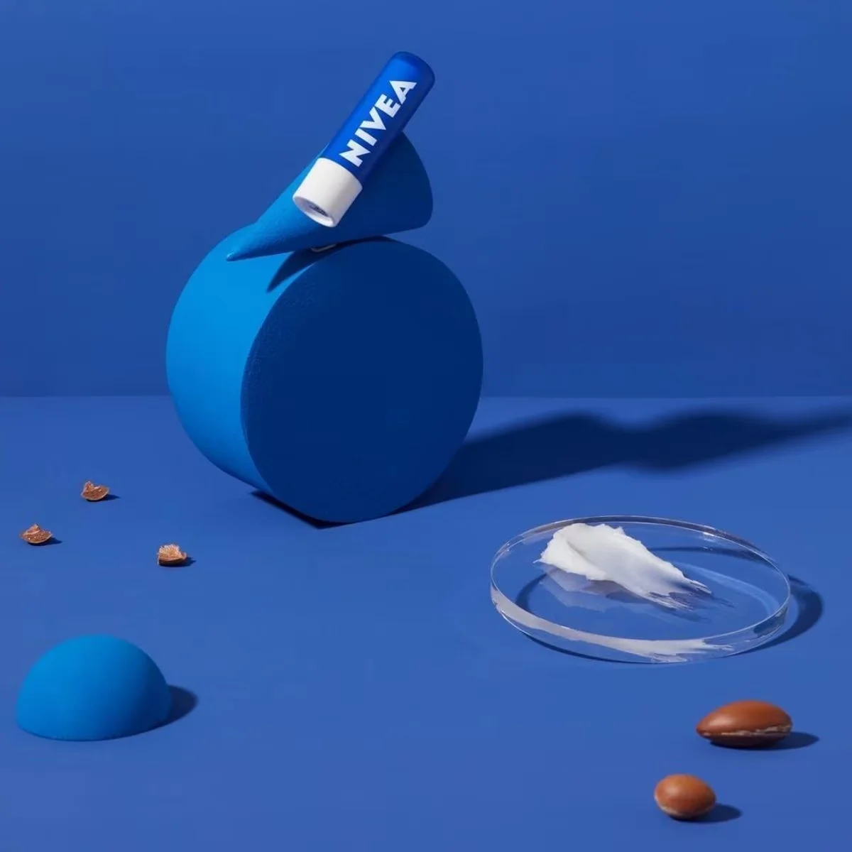 Obtenez des lèvres douces et protégées avec Nivea Soin Essen 5