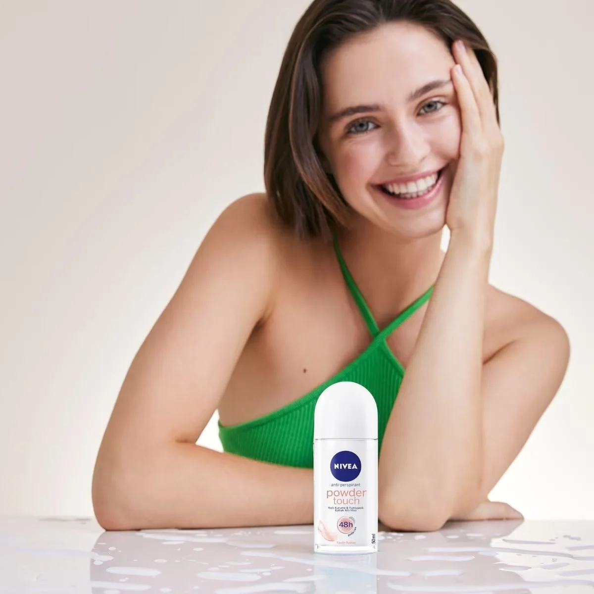 Restez Sèche & Douce 48h avec Nivea Powder Touch Roll-on 3