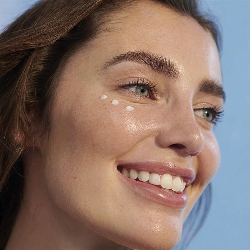 Révélez un Regard Éclatant avec Lumene Nordic-C Contour Yeux 4