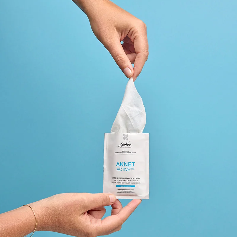 استعيدي إشراقة بشرتك: لوشن Bionike Aknet Activepeel 2