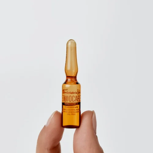 عززي إشراقة بشرتك: أمبولات Endocare Radiance Concentrate C P 3
