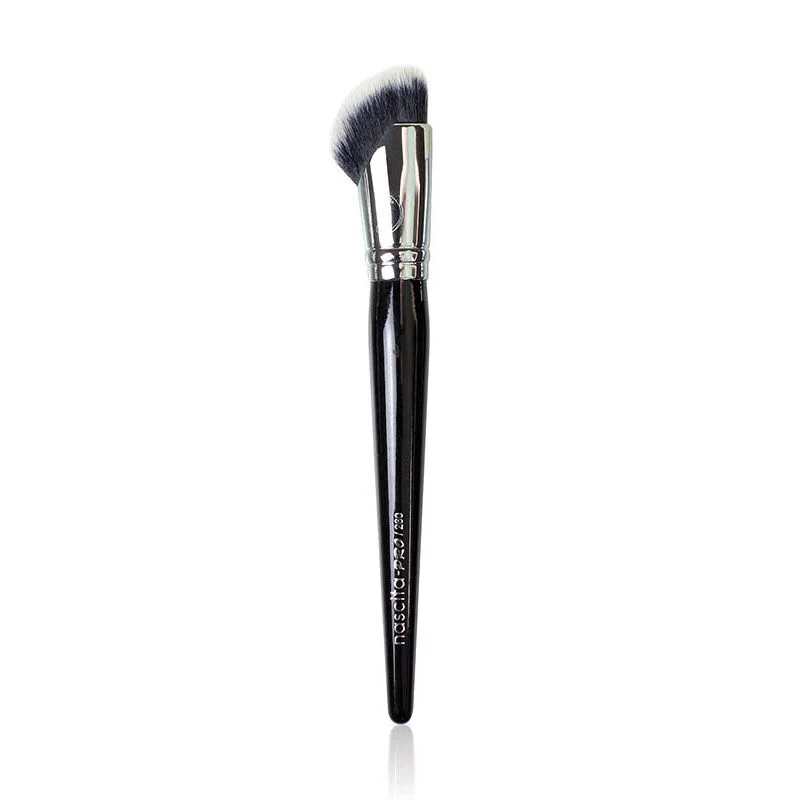 Sculptez et définissez votre visage avec le Pinceau Contour 3