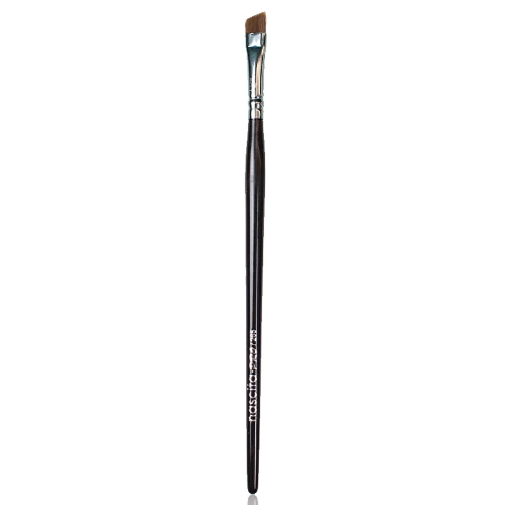 Obtenez un Eyeliner Parfait avec le Pinceau Nascita Pro 3