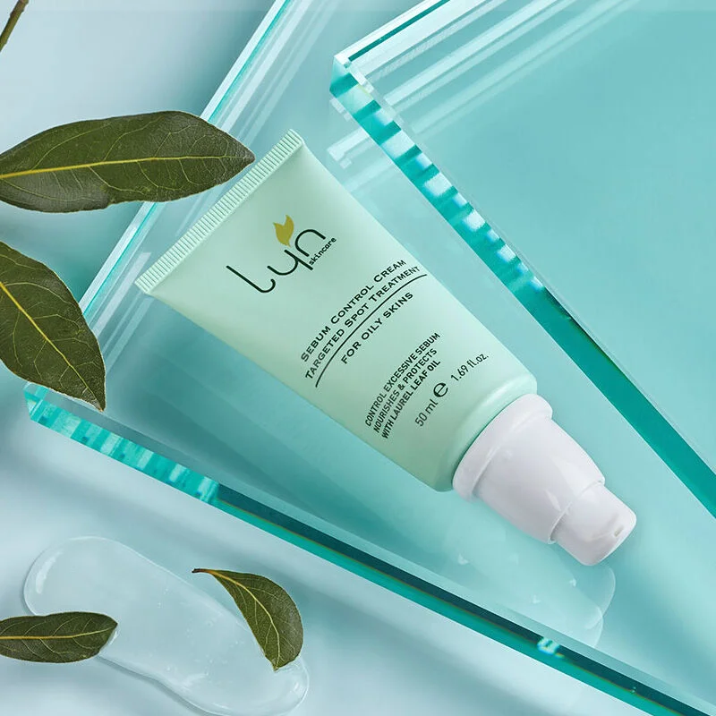 حقق بشرة متوازنة: كريم التحكم في دهون البشرة من LYN Skincare 2