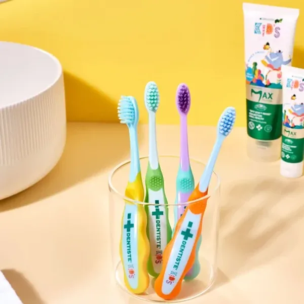 Offrez un nettoyage doux et efficace aux enfants +2 ans 4