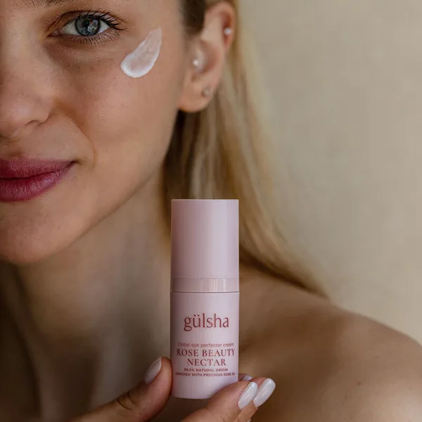 Rajeunissez votre regard avec la Crème Contour des Yeux Güls 2