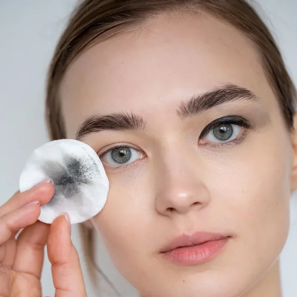Erleben Sie reine, glatte Haut: Luv it Botanical Make-up-Ent 3