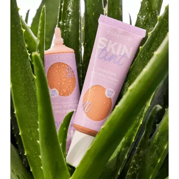 Essence Skin Tint Nr. 40 - Leichte Foundation für strahlende Haut 4