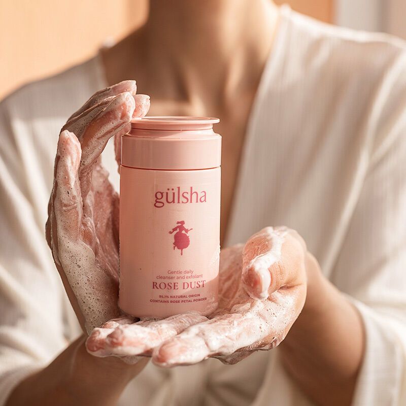 Erleben Sie tiefengereinigte Haut mit Gülsha Rosenpuder 2