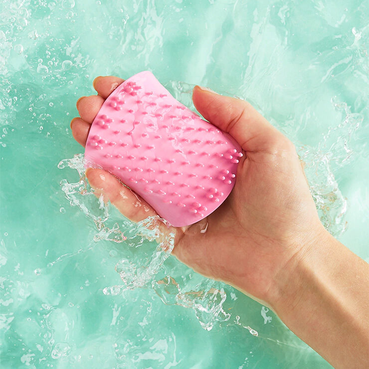 استمتعي بفروة رأس منتعشة وشعر صحي مع Tangle Teezer 3