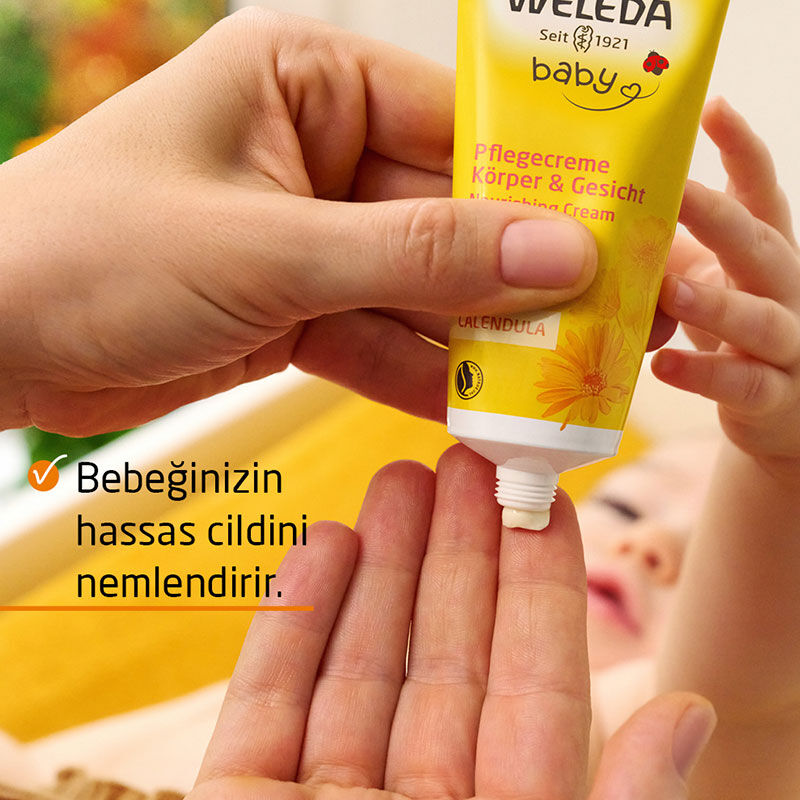 Hydratez la peau de bébé avec Weleda Crème Corps Hydratante 2